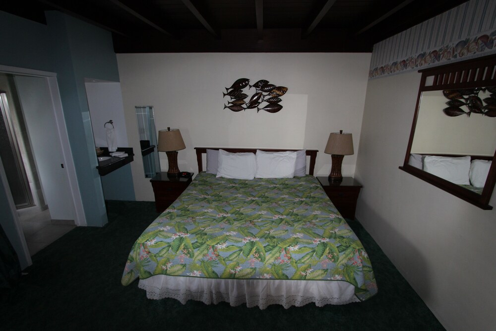 Edgewater Beach Inn - photo 40