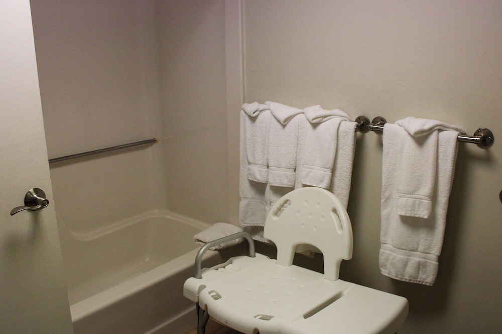 Fireside Inn & Suites Gilford - photo 44