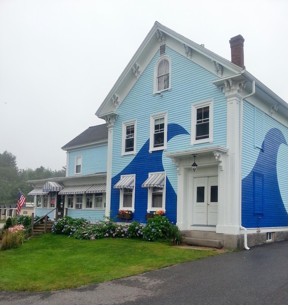 Coast Village Inn & Cottages - photo 45