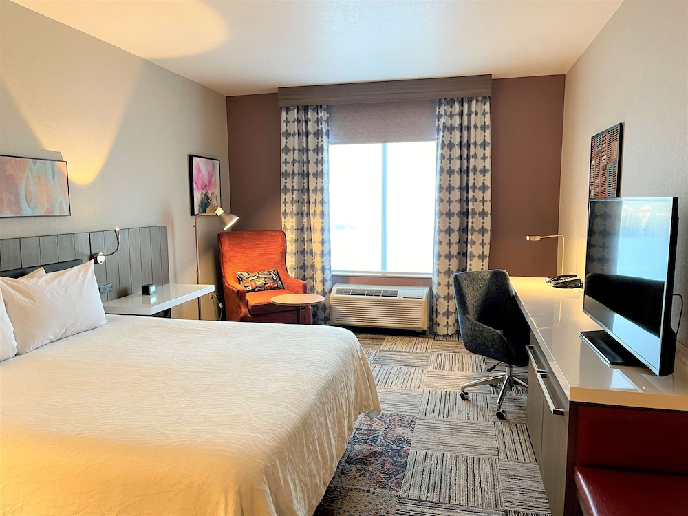 Hilton Garden Inn Oconomowoc - photo 12