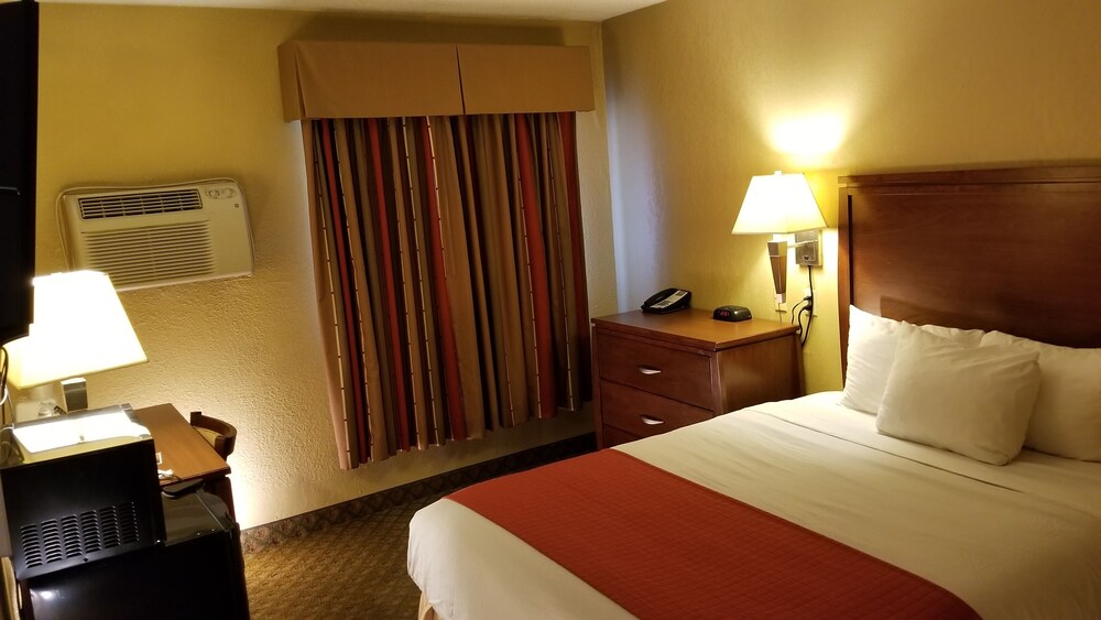 Red River Inn & Suites Fargo - photo 10