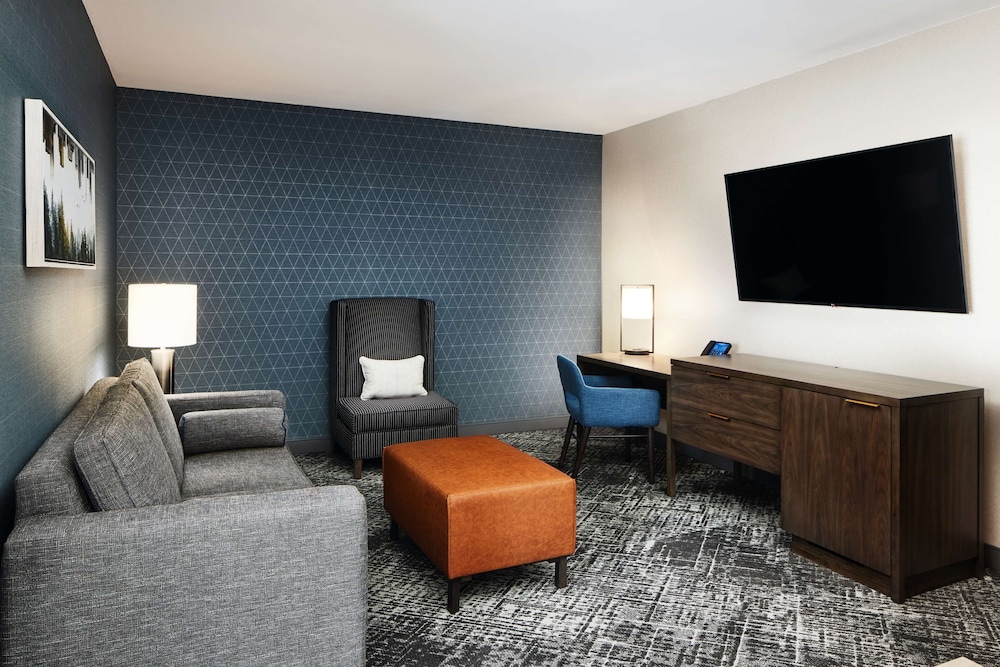 Hilton Charlotte Airport - photo 7