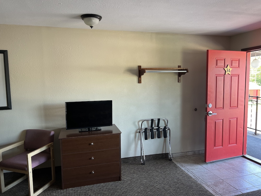 All Star Inn & Suites - photo 104
