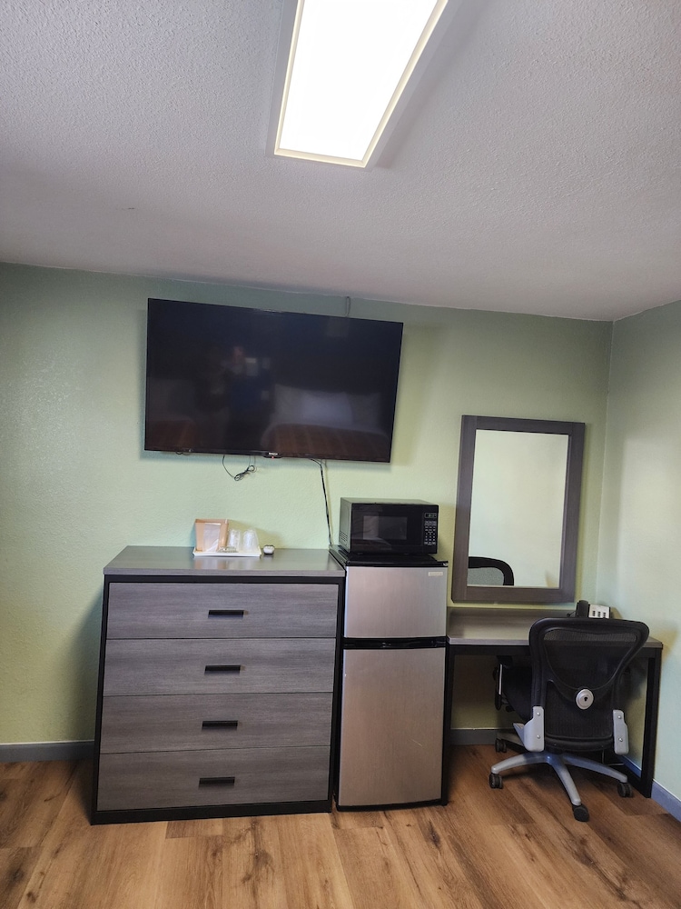 Plaza Motel - photo 9