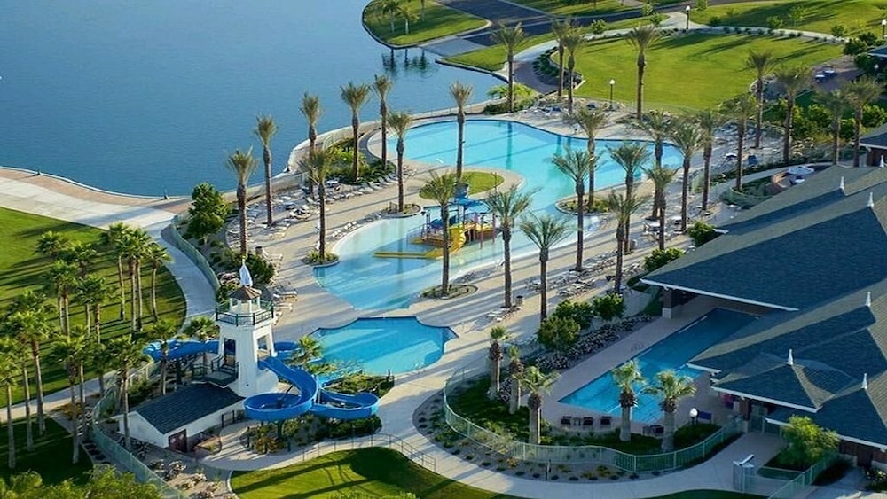 3BR Goodyear Home Pvt Pool Sleeps 8 — 4-Star Luxury Hotel in Goodyear, United States