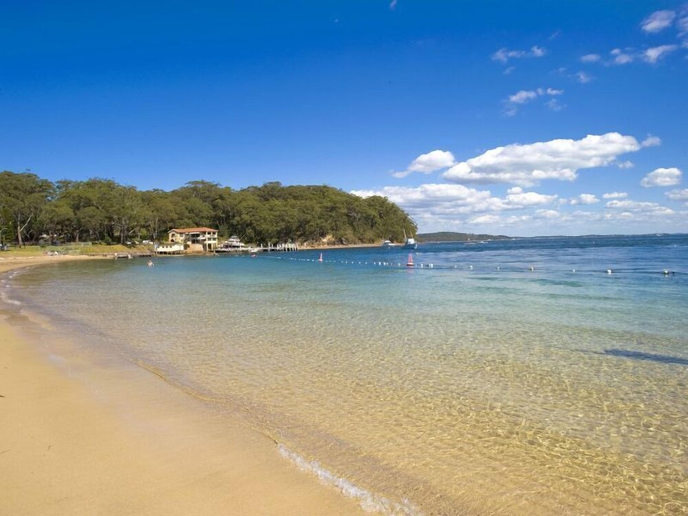 Bay Parklands 62 2 Gowrie Avenue Wifi Pool Tennis Water Views & Aircon — 4-Star Luxury Hotel in Nelson Bay, Australia
