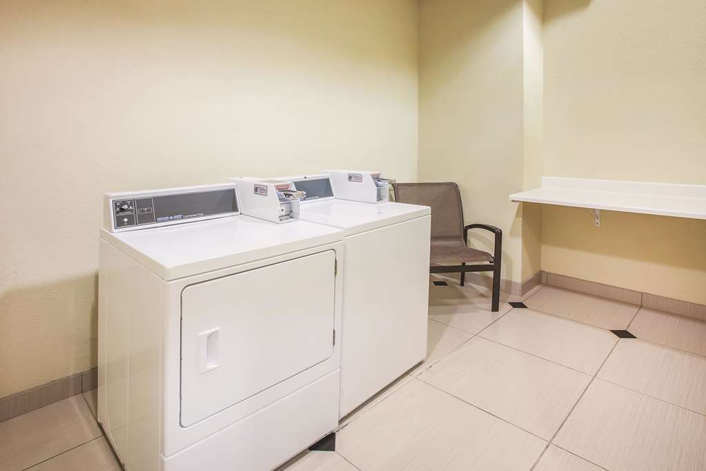 La Quinta Inn & Suites by Wyndham Allen at The Village - photo 5