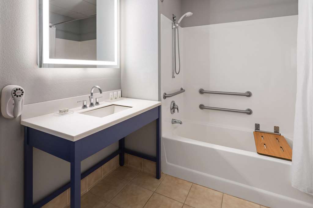 AmericInn by Wyndham Iron Mountain - photo 9