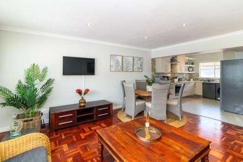Vicmor Court 22 by CTHA