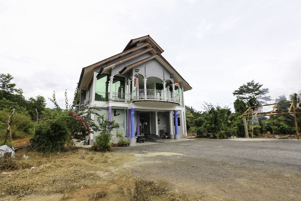 Oyo 89933 Nun Hotel in Tanah Merah, Malaysia