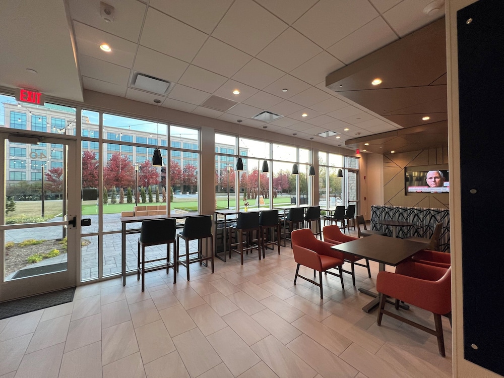 Holiday Inn Express & Suites Chicago Schaumburg an IHG Hotel - photo 49