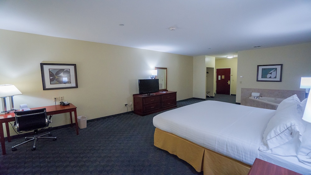 Holiday Inn Express & Suites Pampa by IHG - photo 37