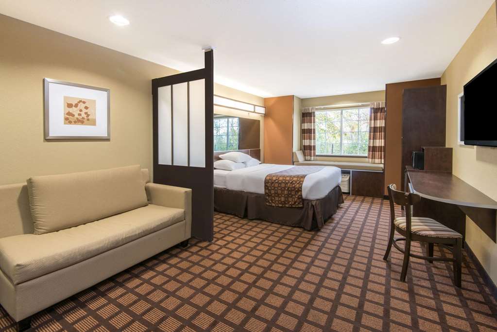 Microtel Inn & Suites by Wyndham North Canton - photo 9