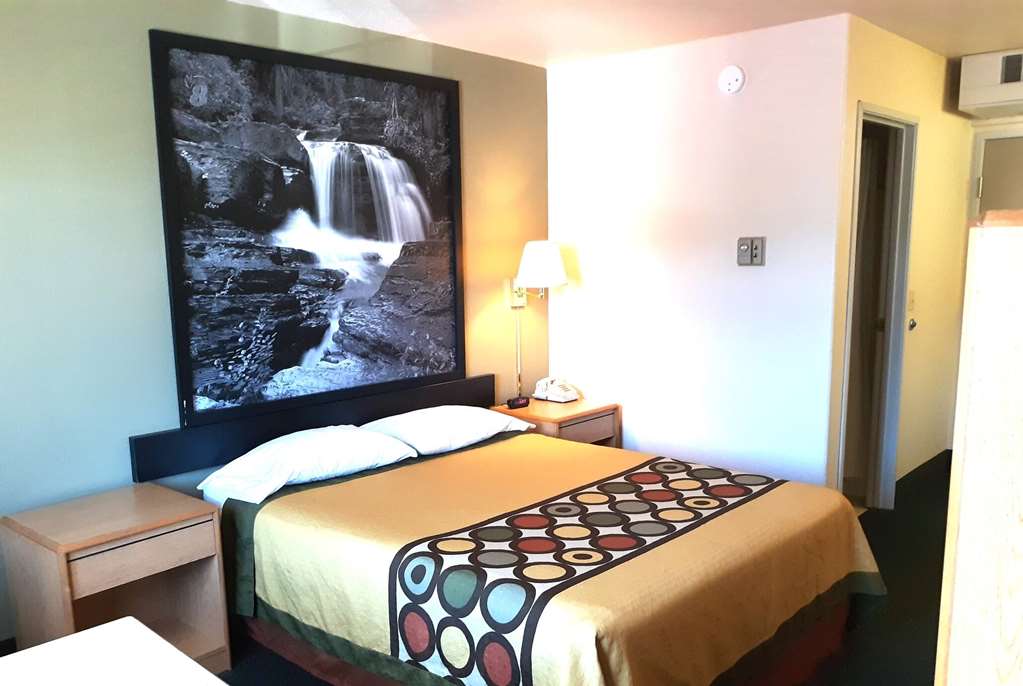 Super 8 by Wyndham Hamilton - photo 10