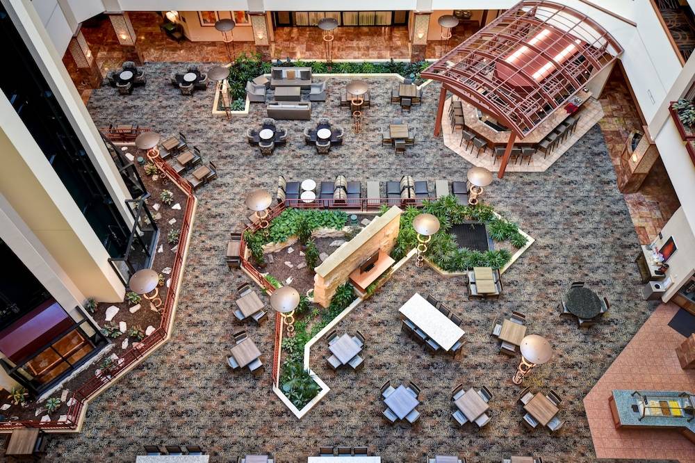 Embassy Suites by Hilton Hot Springs Hotel & Spa - photo 2