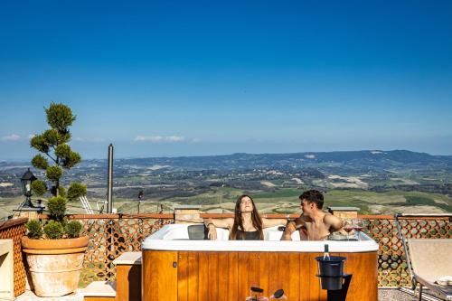 Agri Apartment La Terrazza La Ripadoro — 4-Star Luxury Hotel in Chianni, Italy