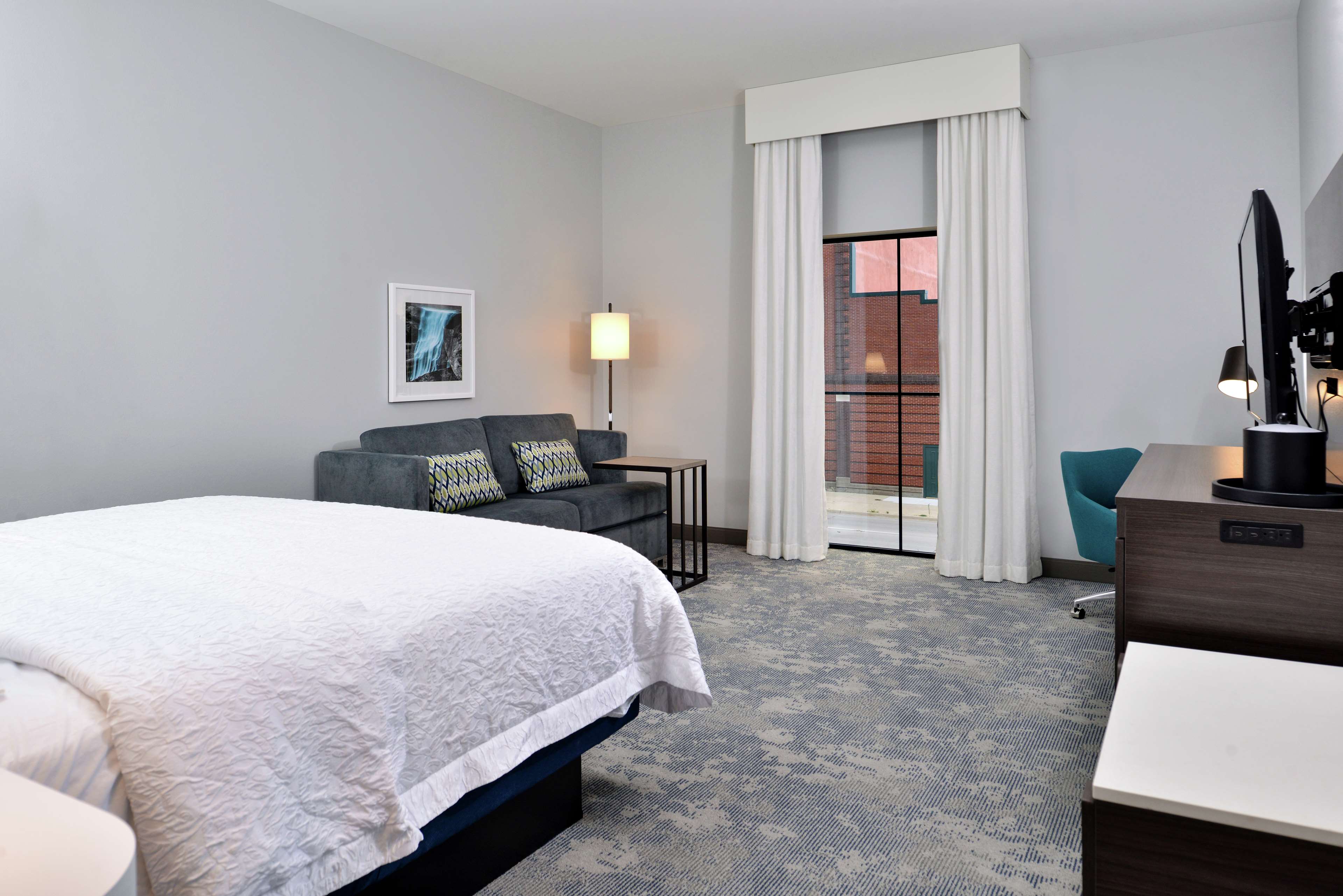 Hampton Inn Cedar Falls Downtown - photo 35