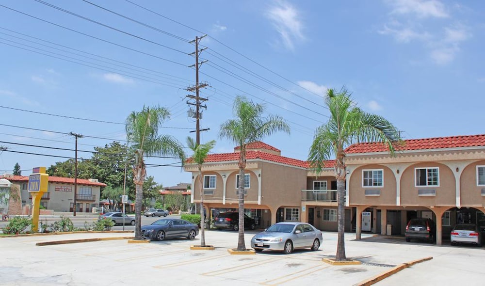 Orange Tustin Inn - photo 32
