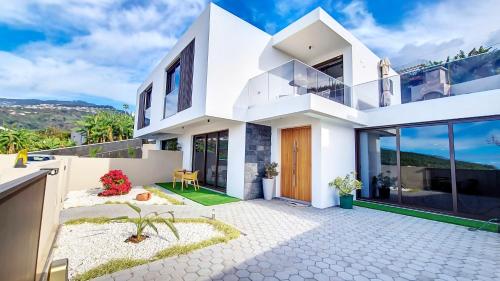 Allure Alannas Villa by LovelyStay — 4-Star Luxury Hotel in Funchal, Portugal