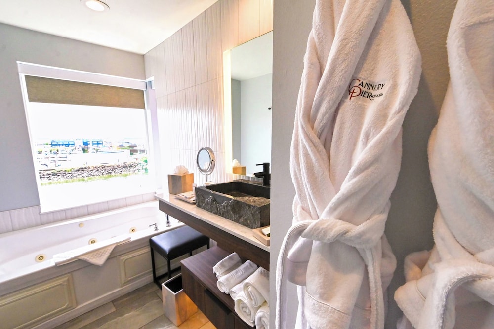 Cannery Pier Hotel & Spa - photo 68