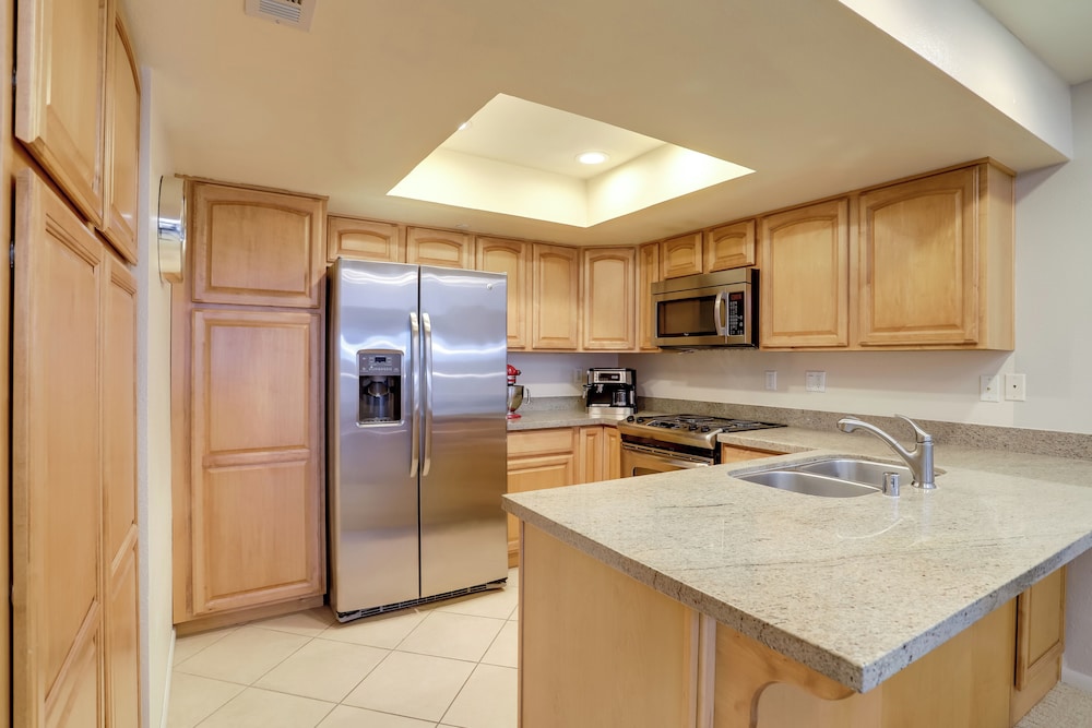 Resort Amenities: Updated Palm Springs Villa - photo 13