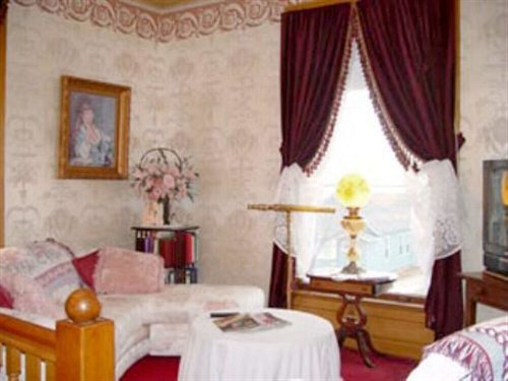 Port City Victorian Inn - photo 5