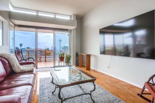 Steps 2 Ocean & Surfing Ocean Views Rooftop Deck — 4-Star Luxury Hotel in San Diego, United States