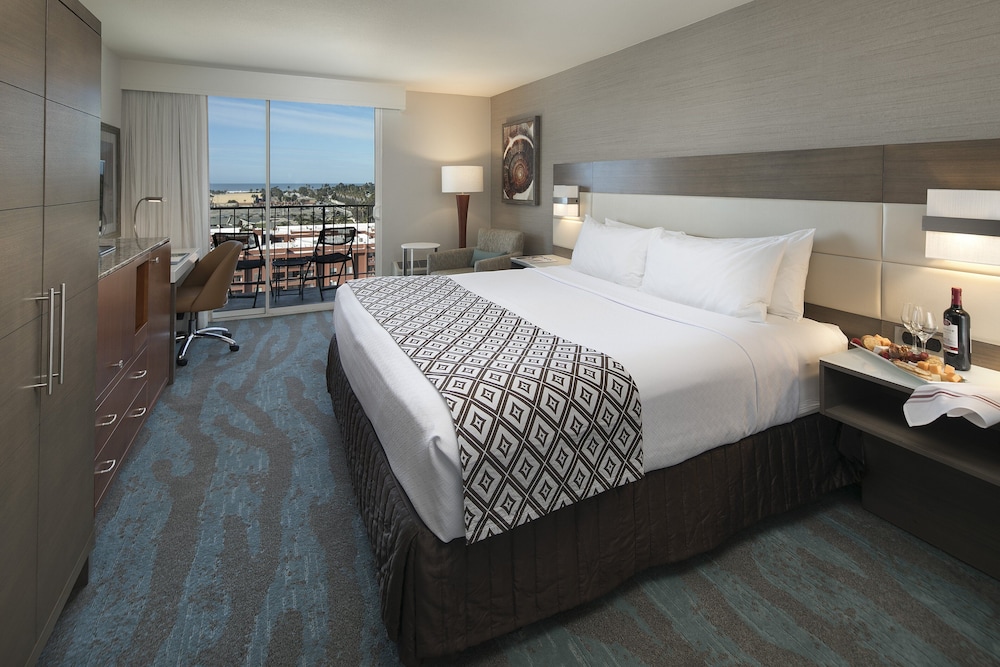 Crowne Plaza Ventura Beach by IHG - photo 12