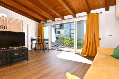 Bocconi Fond Prada Ieo Spettacolare Attico Con Terrazzo — 4-Star Luxury Hotel in Milan, Italy