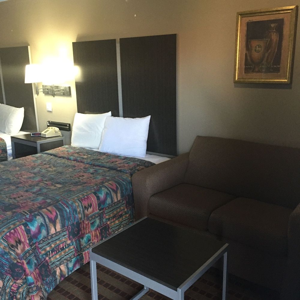 Camelot Inn & Suites Hobby Gulf Freeway - photo 11