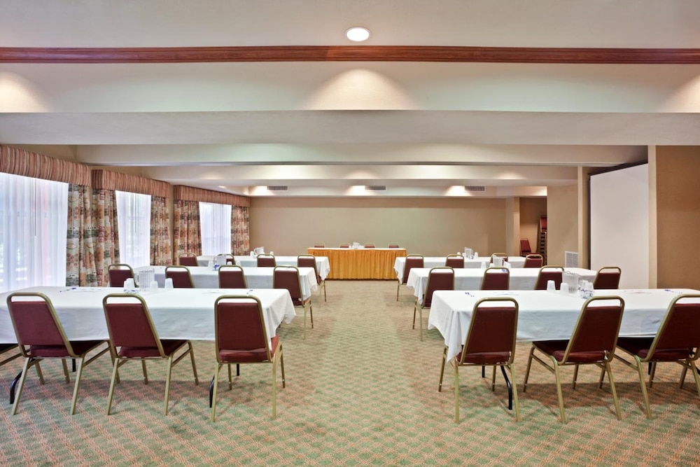 Triple Play Resort Hotel & Suites - photo 46