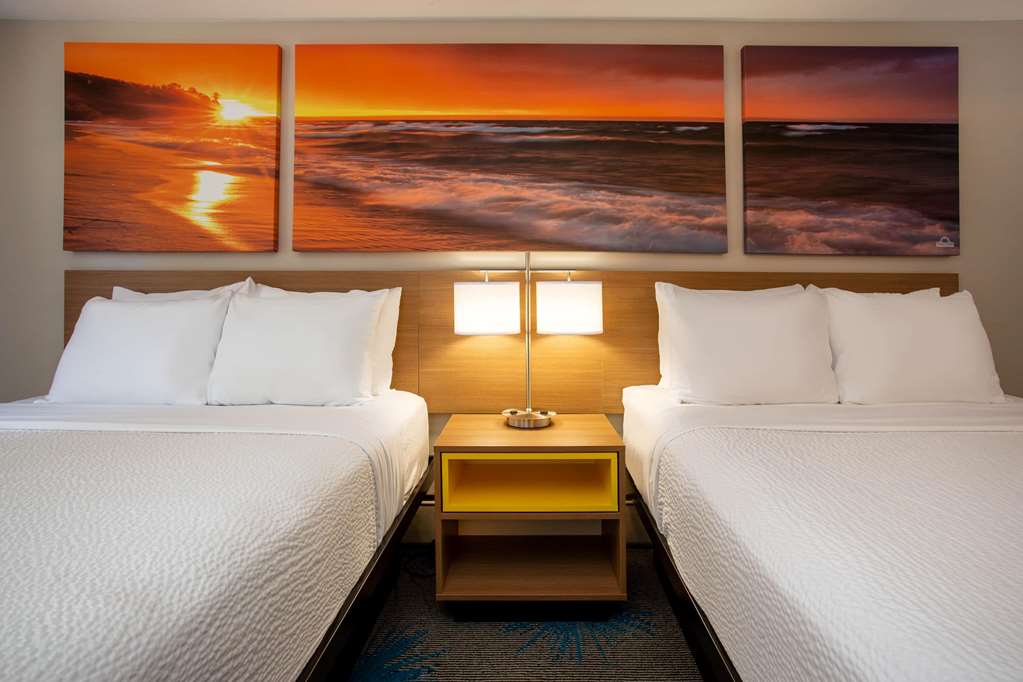Days Inn by Wyndham Marquette - photo 12