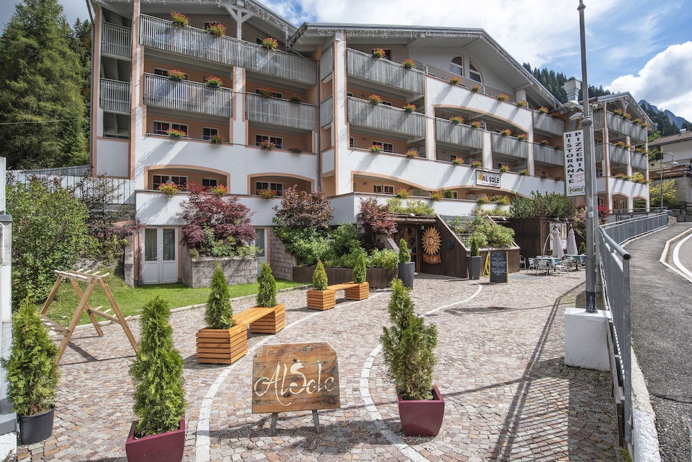 Al Sole Clubresidence — hotel in Canazei