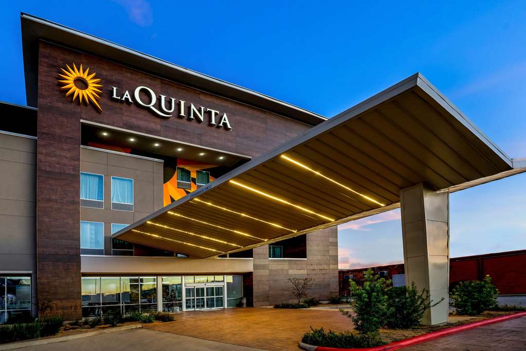 La Quinta Inn & Suites by Wyndham Houston Cypress - photo 3