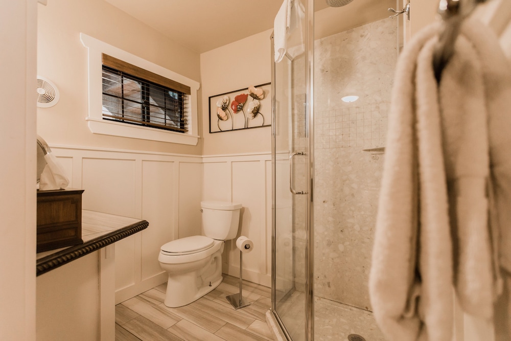 Highland Haven Creekside Inn - photo 117