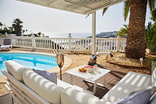 Stunning Villa with Breathtaking Ocean View — 4-Star Luxury Hotel in Mogan, Spain
