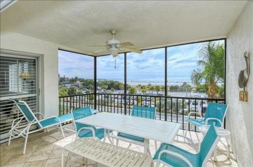 Crescent Royale Condominiums 4E — 4-Star Luxury Hotel in Siesta Key, United States