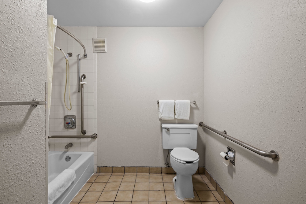 Garnet Inn & Suites Morehead City near Atlantic Beach - photo 25