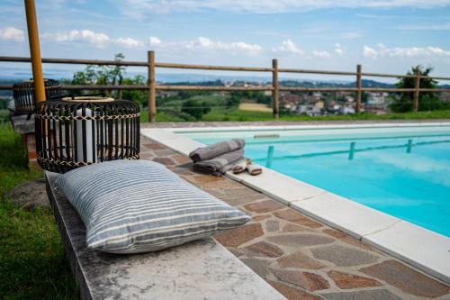 Villa Venti Esclusiva Proprietà con Piscina&Vista — 4-Star Luxury Hotel in Polpenazze Del Garda, Italy