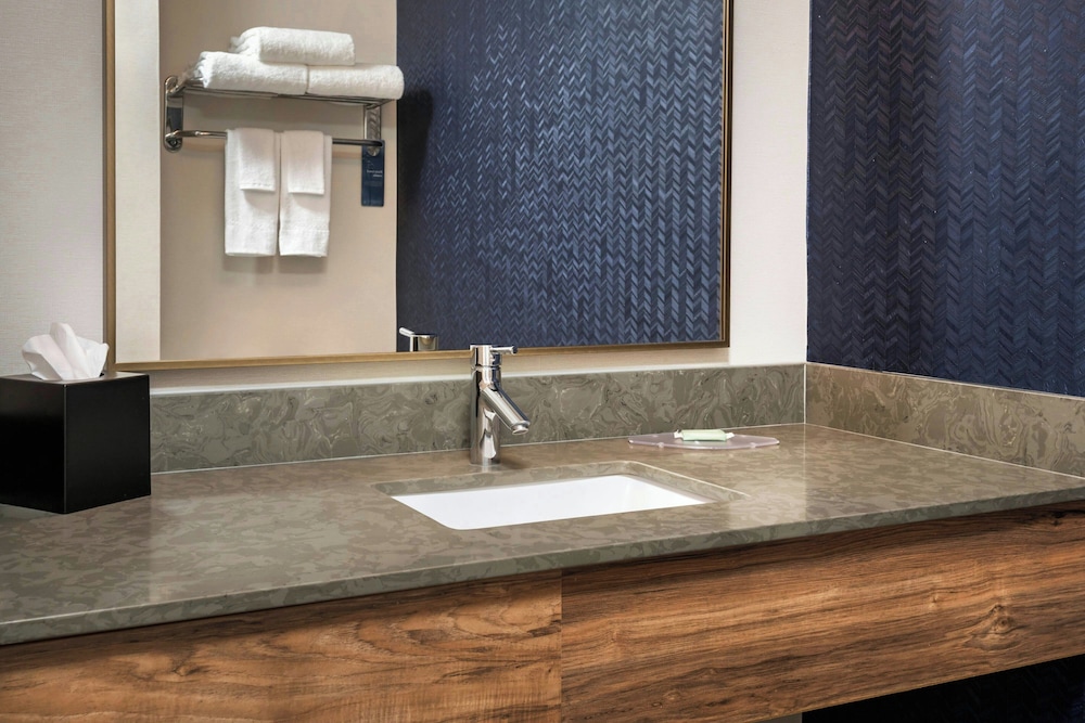 Fairfield Inn & Suites by Marriott Woodbridge - photo 16