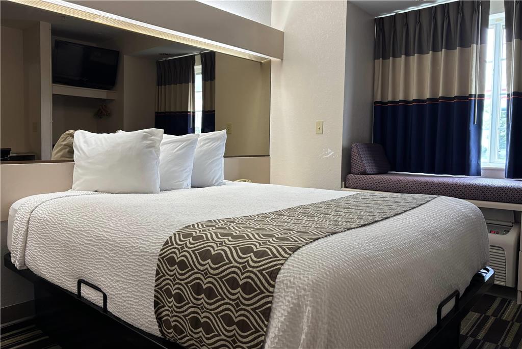 Microtel Inn by Wyndham Champaign - photo 7