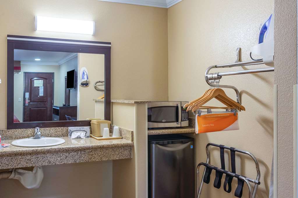 Econo Lodge Inn & Suites Escondido Downtown - photo 15