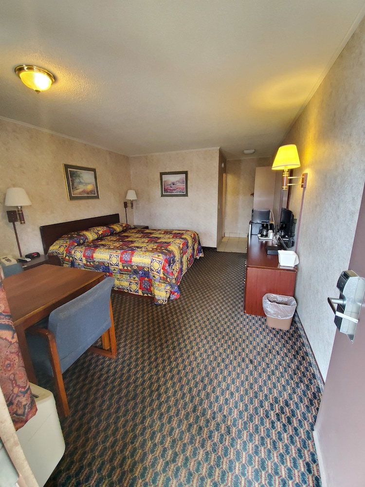 Richmond Inn & Suites - photo 15