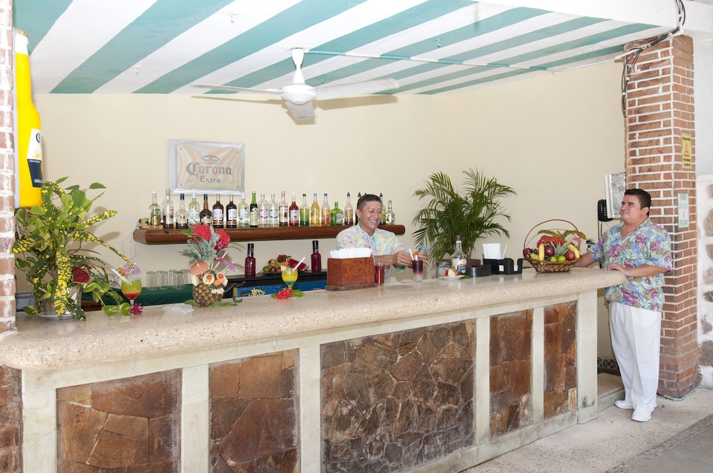 Poolside bar