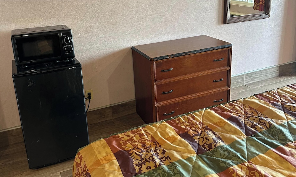 Passport Inn & Suites - photo 4