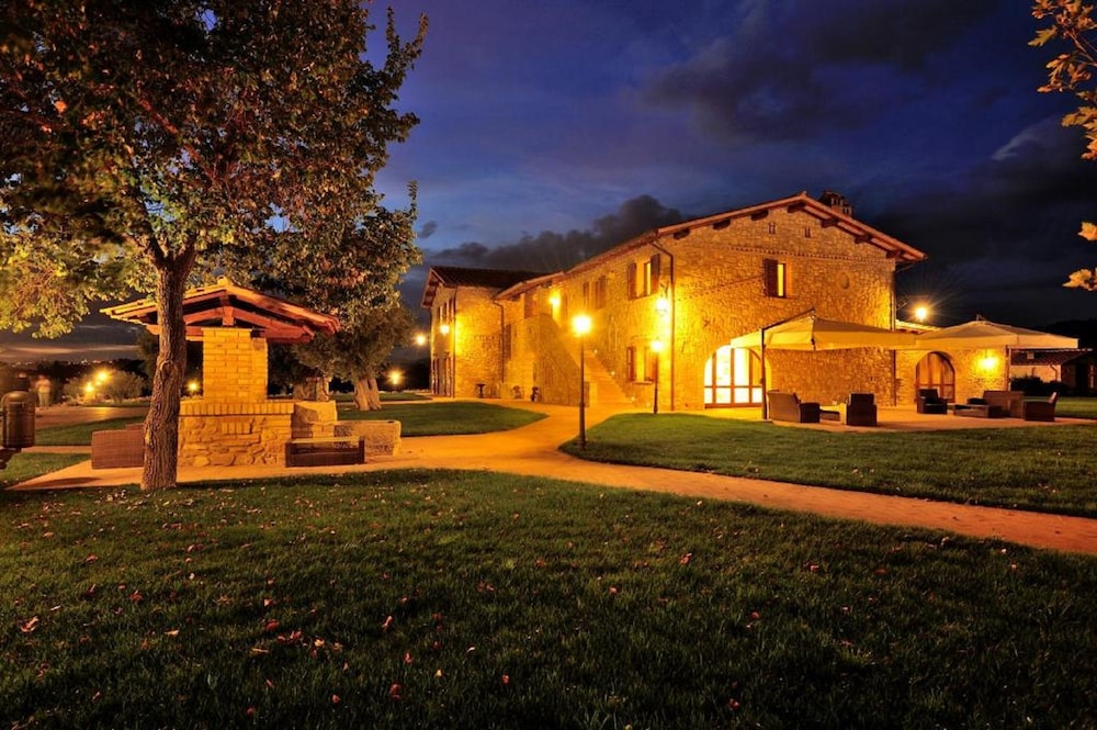 Agriturismo il Cantico di San Francesco — 4-Star Luxury Hotel in Assisi, Italy