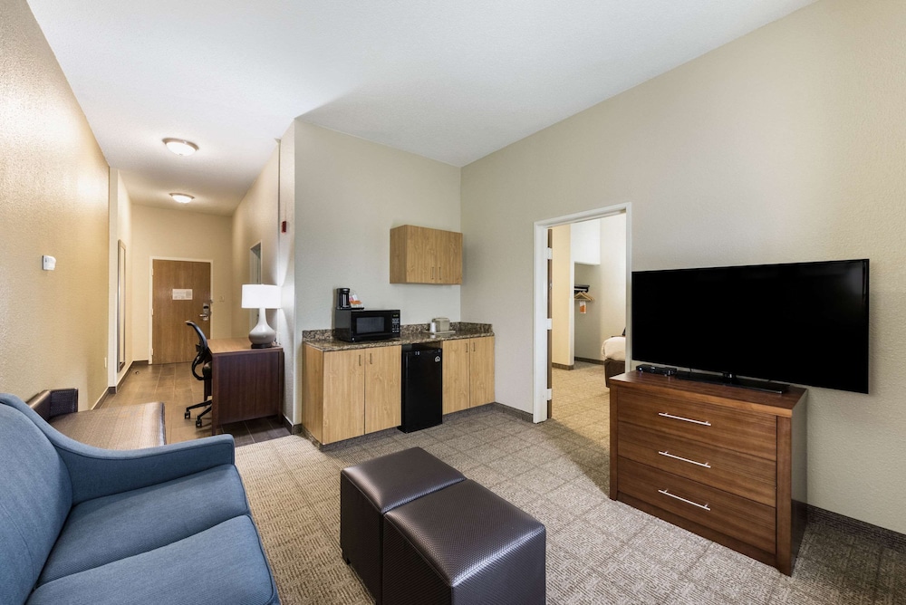Comfort Suites Monroe - photo 37