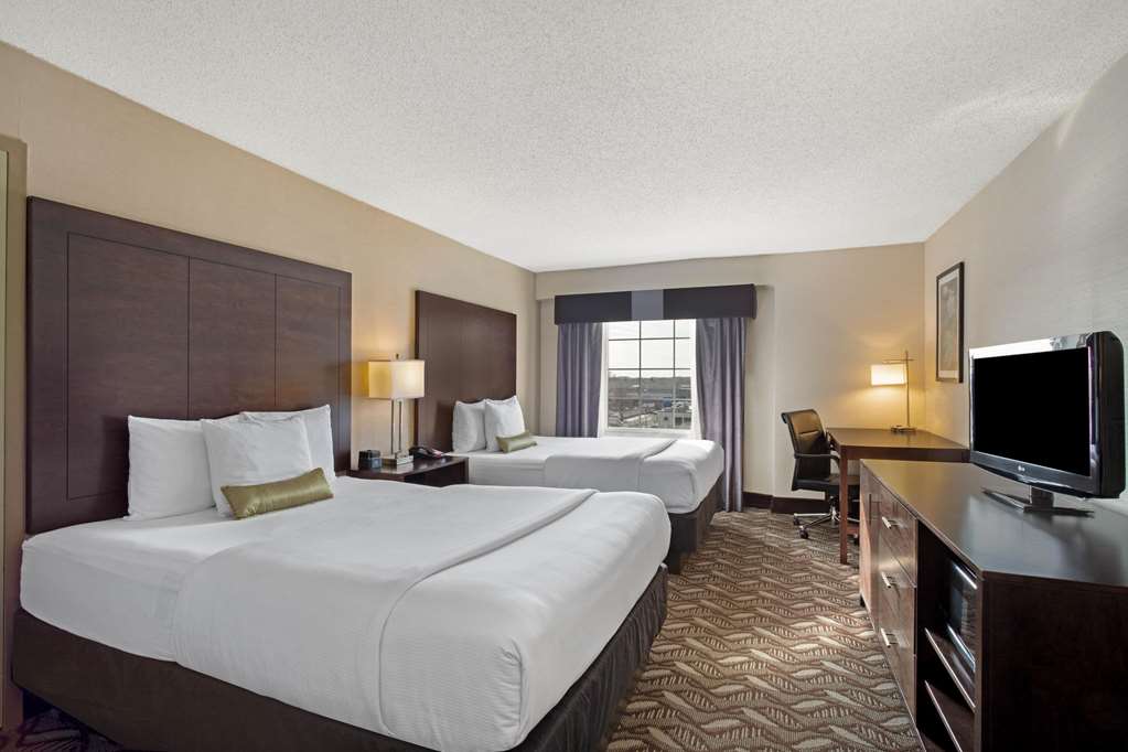 La Quinta Inn & Suites by Wyndham Springfield MA - photo 13
