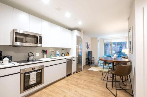 Exclusive 2BR Apt Downtown Seaport — 4-Star Luxury Hotel in Boston, United States