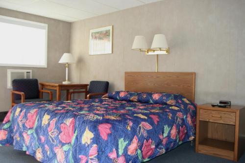 Bluffs Inn - photo 8